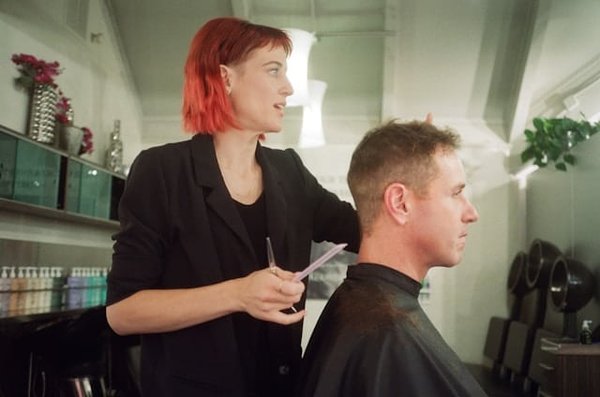 Quelles sont les meilleures pratiques pour développer un plan de fidélisation pour un salon de coiffure de luxe?